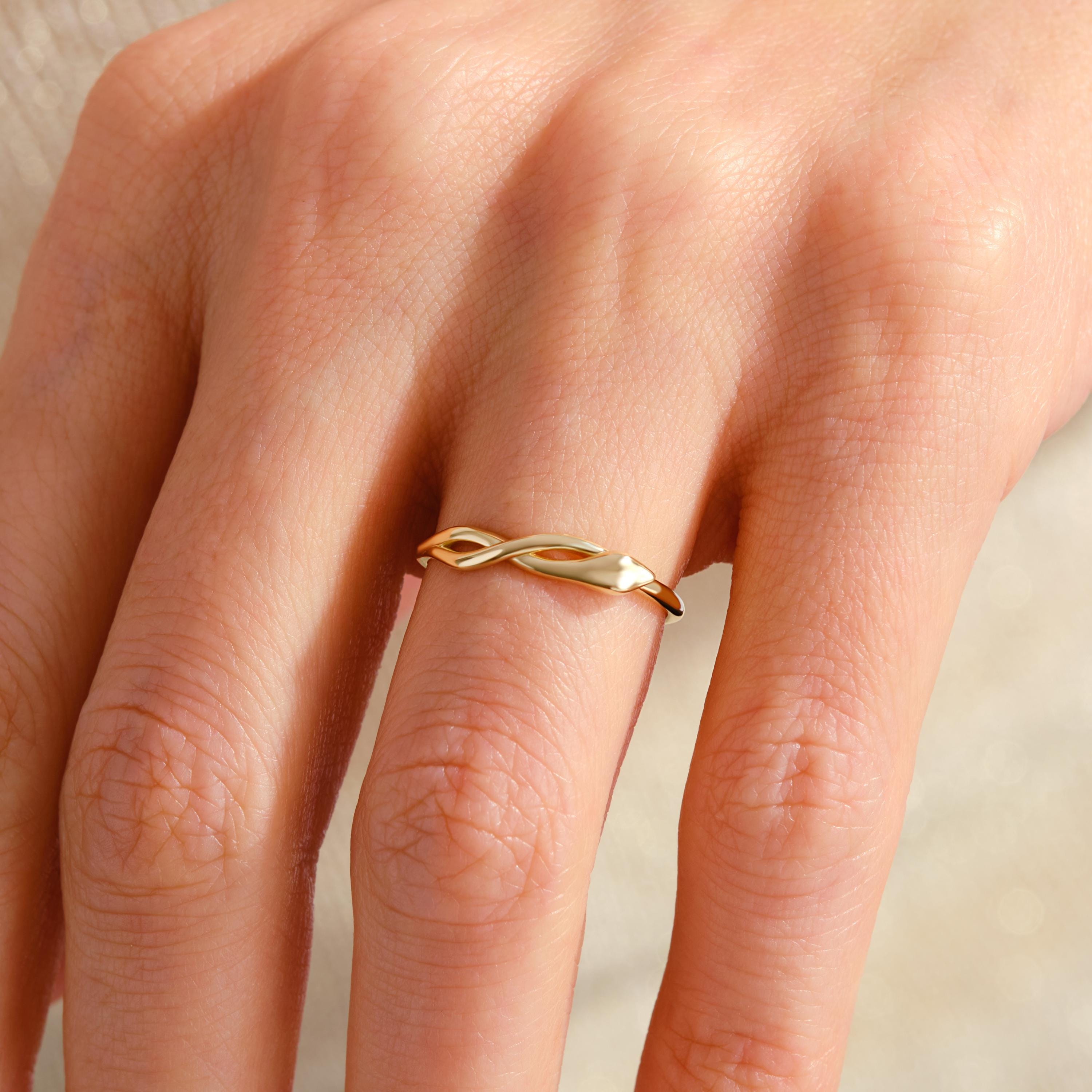 Snake Infinity Ring – 10K / 14K / 18K Solid Gold 🐍✨
A bold yet delicate eternity ring featuring a snake head design, symbolizing infinity, strength, and eternal love. Perfect for those who adore unique, gothic-inspired fine jewelry crafted in real solid gold.