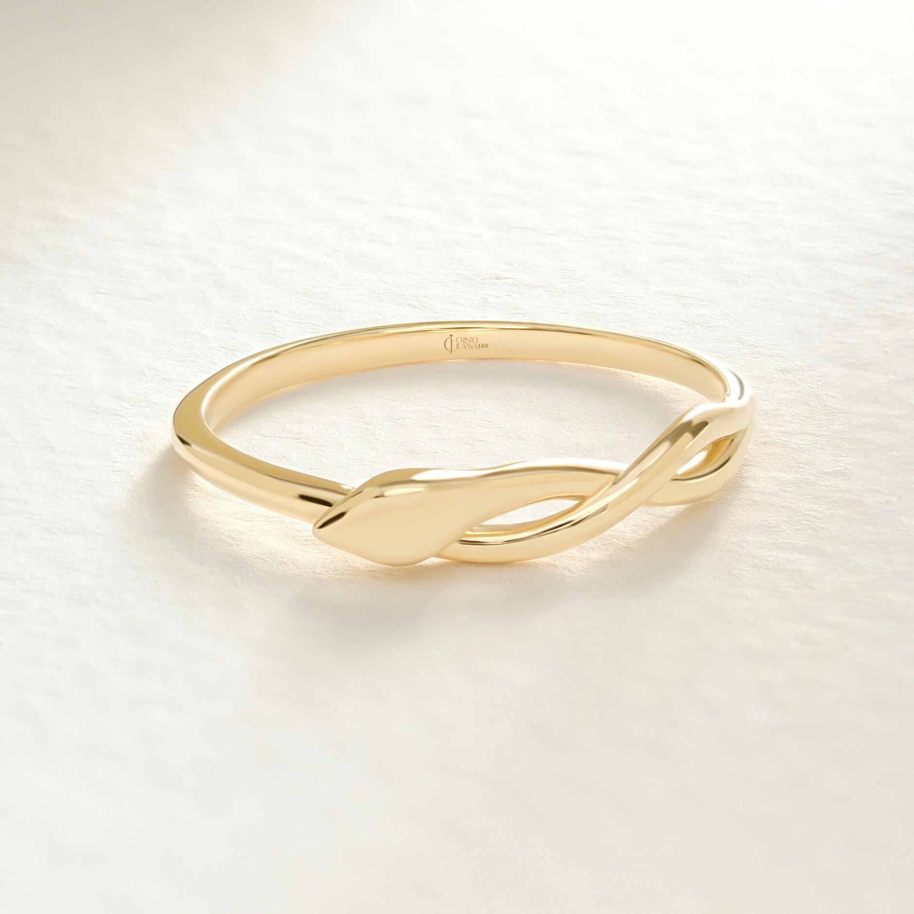 Snake Infinity Ring – 10K / 14K / 18K Solid Gold 🐍✨
A bold yet delicate eternity ring featuring a snake head design, symbolizing infinity, strength, and eternal love. Perfect for those who adore unique, gothic-inspired fine jewelry crafted in real solid gold.