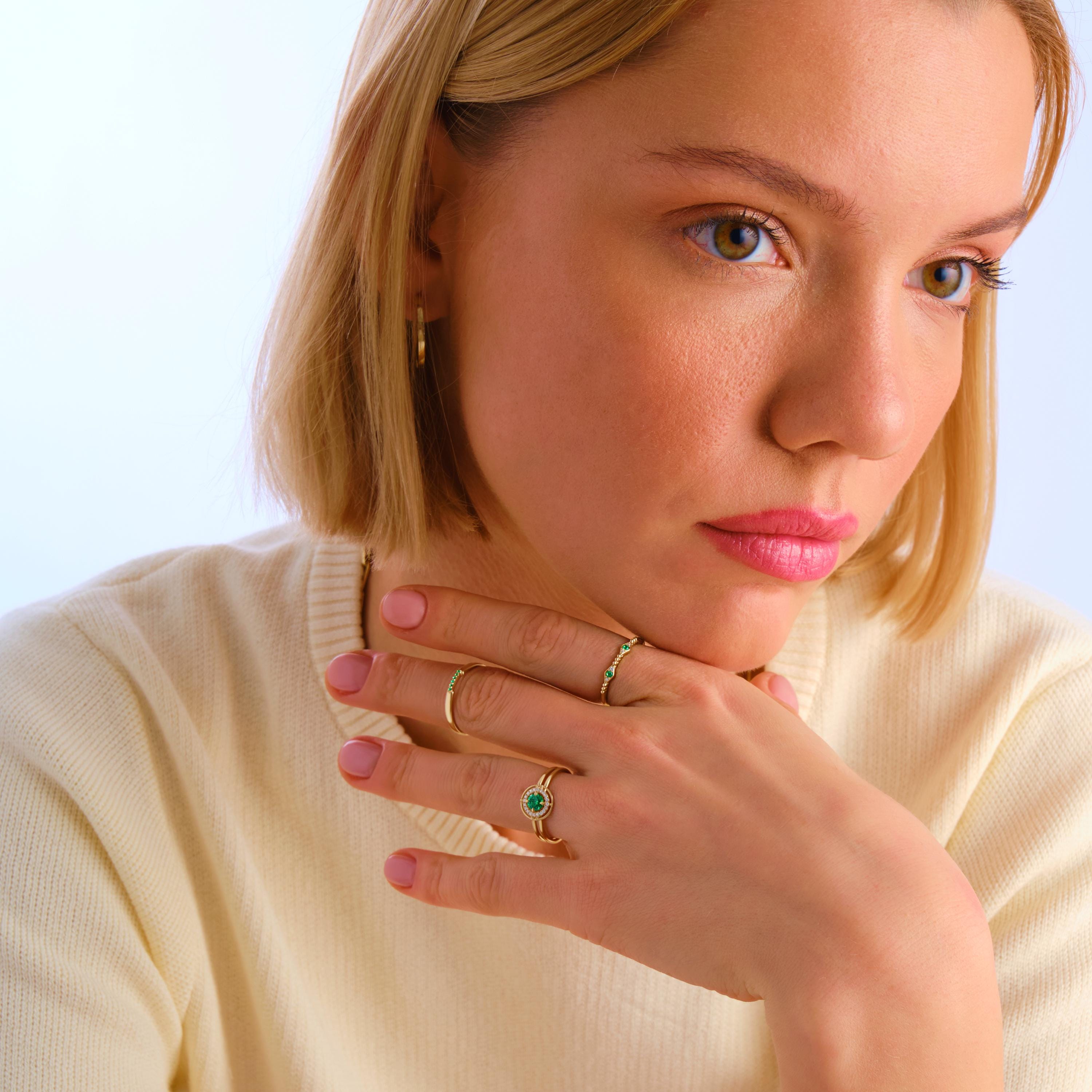 Dainty Emerald Band Ring – 14K Solid Gold 💚✨
A timeless emerald pavé ring that shines with subtle elegance. Its fine band and vivid green stones make it perfect for stacking or wearing solo — a beautiful birthstone piece for everyday sparkle. 🌿