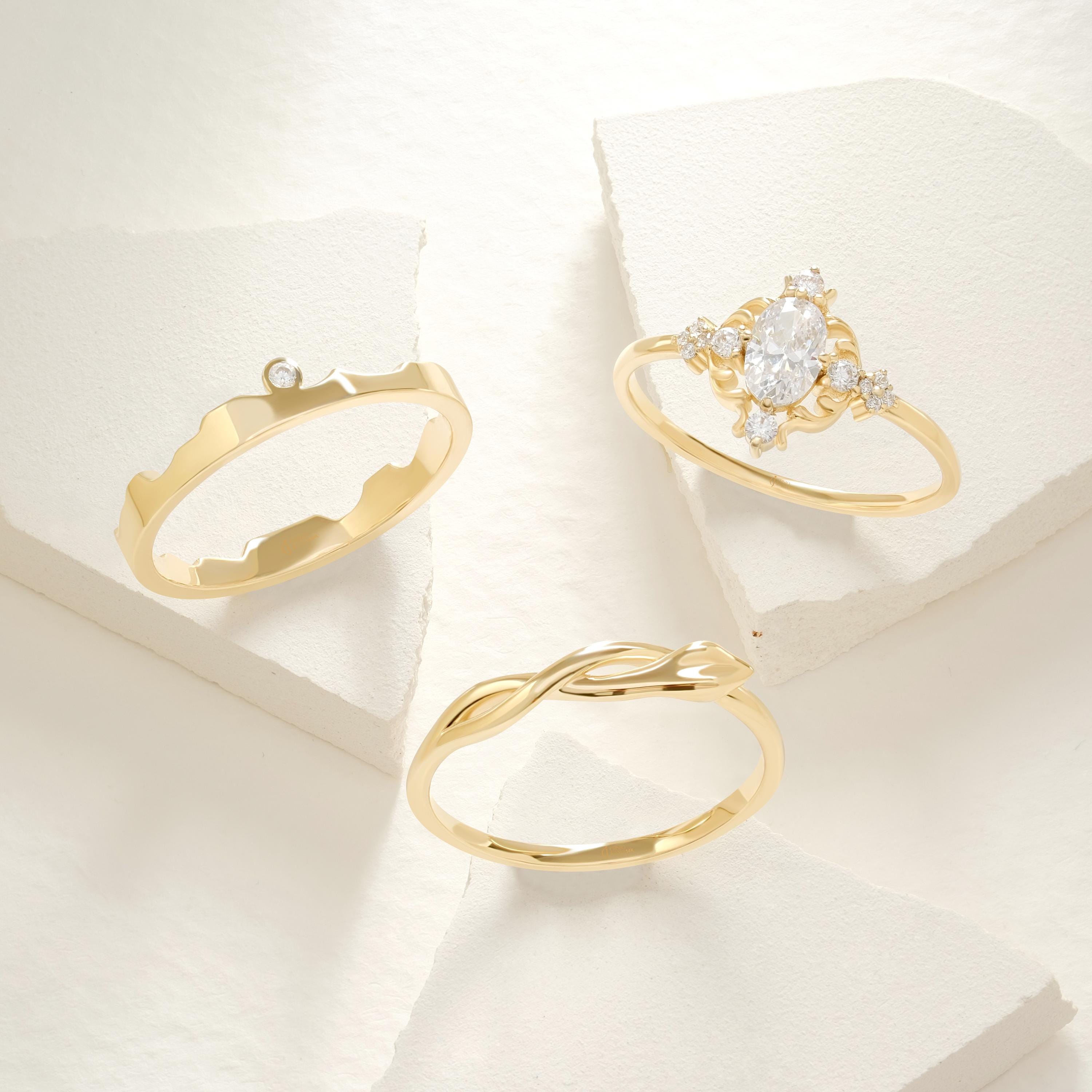 Oval Diamond Engagement Ring – 10K / 14K / 18K Solid Gold ✨💍
A timeless piece that blends vintage charm with modern elegance. Featuring a sparkling 6x4 mm oval-cut diamond (or moissanite) surrounded by delicate side stones, this ring makes a stunning choice for engagements, anniversaries, or milestone moments. 💎