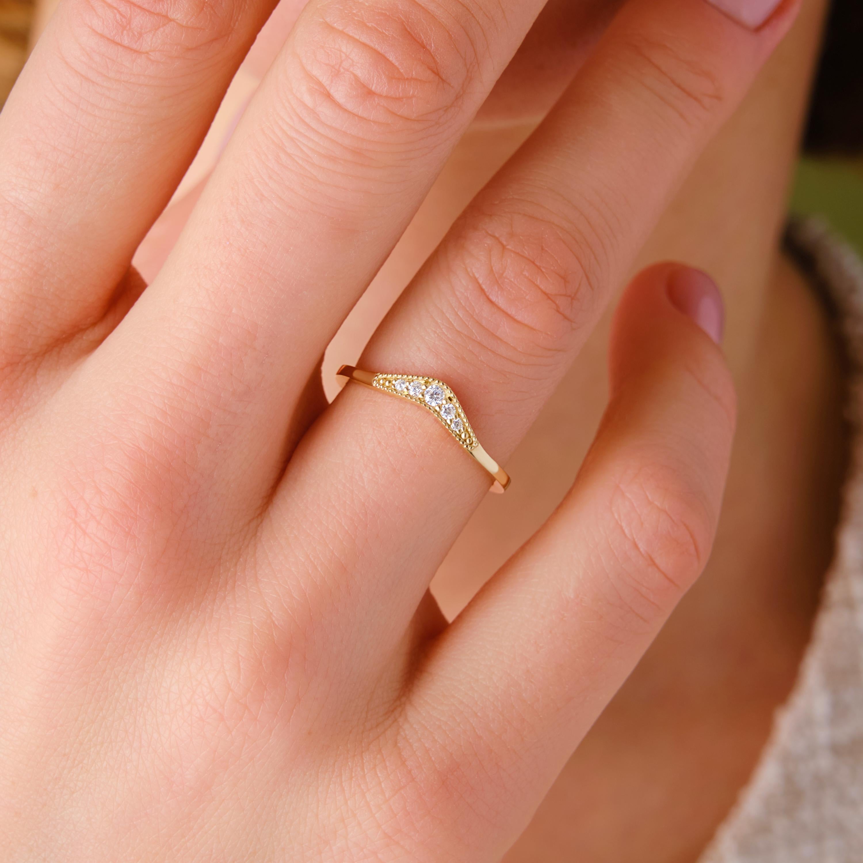 Curved Pave Diamond Wedding Ring – 14K Solid Gold V Shape Chevron Band 💍✨
This minimalist curved band features a graceful wave design with sparkling diamonds. Perfect as a wedding band, engagement ring enhancer, or a chic stackable ring for everyday elegance.