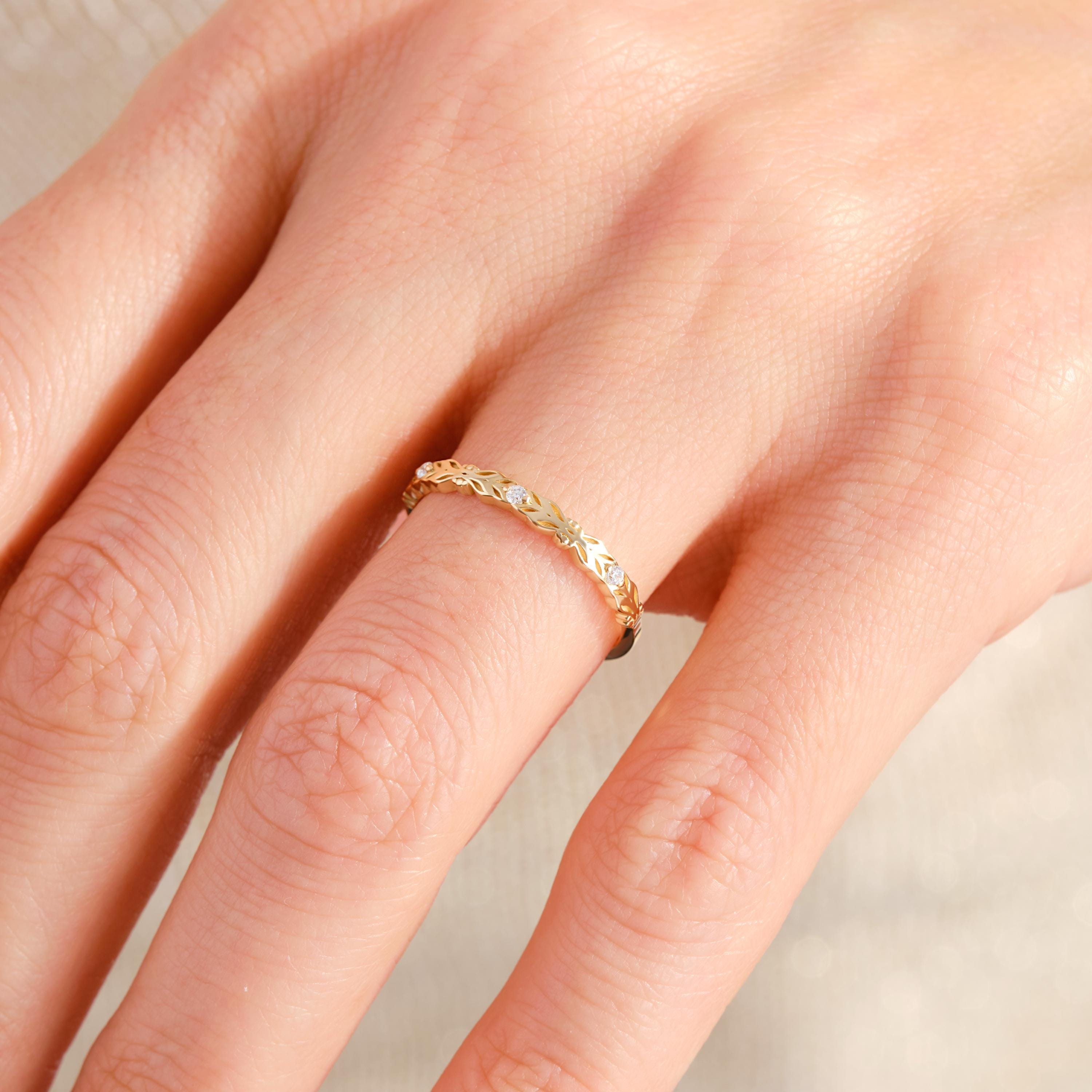 Floral Diamond Wedding Band | 14K Solid Gold Flower Moissanite Ring | Botanical Engagement or Promise Ring for Women
🌸 A beautifully detailed floral diamond ring crafted for nature lovers. This botanical-inspired wedding band features delicate flower motifs and sparkling moissanite stones, making it perfect as an engagement ring, promise ring, or stackable band for a romantic soul 💍✨