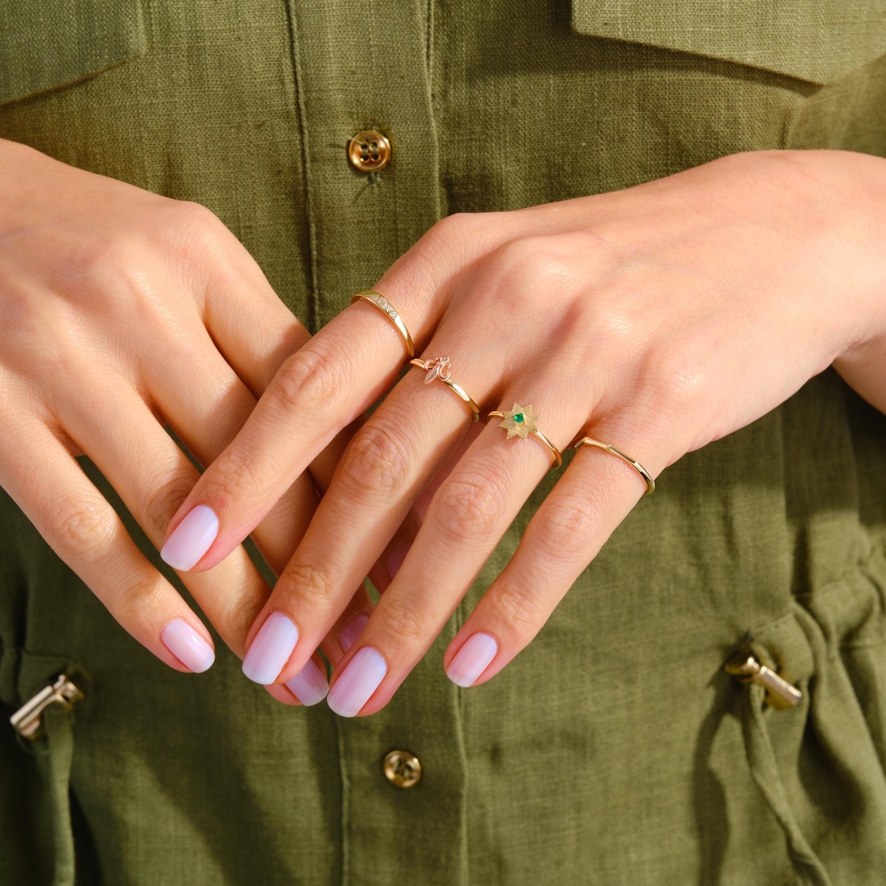 Square Emerald Ring | North Star Shape Band | Vintage Style 14K Gold | Princess Cut Green Birthstone Ring for Her
✨ A dainty and meaningful design! This square emerald ring features a sparkling North Star motif with a vibrant princess-cut emerald, making it a standout piece for everyday wear or a thoughtful gift 🌟💚