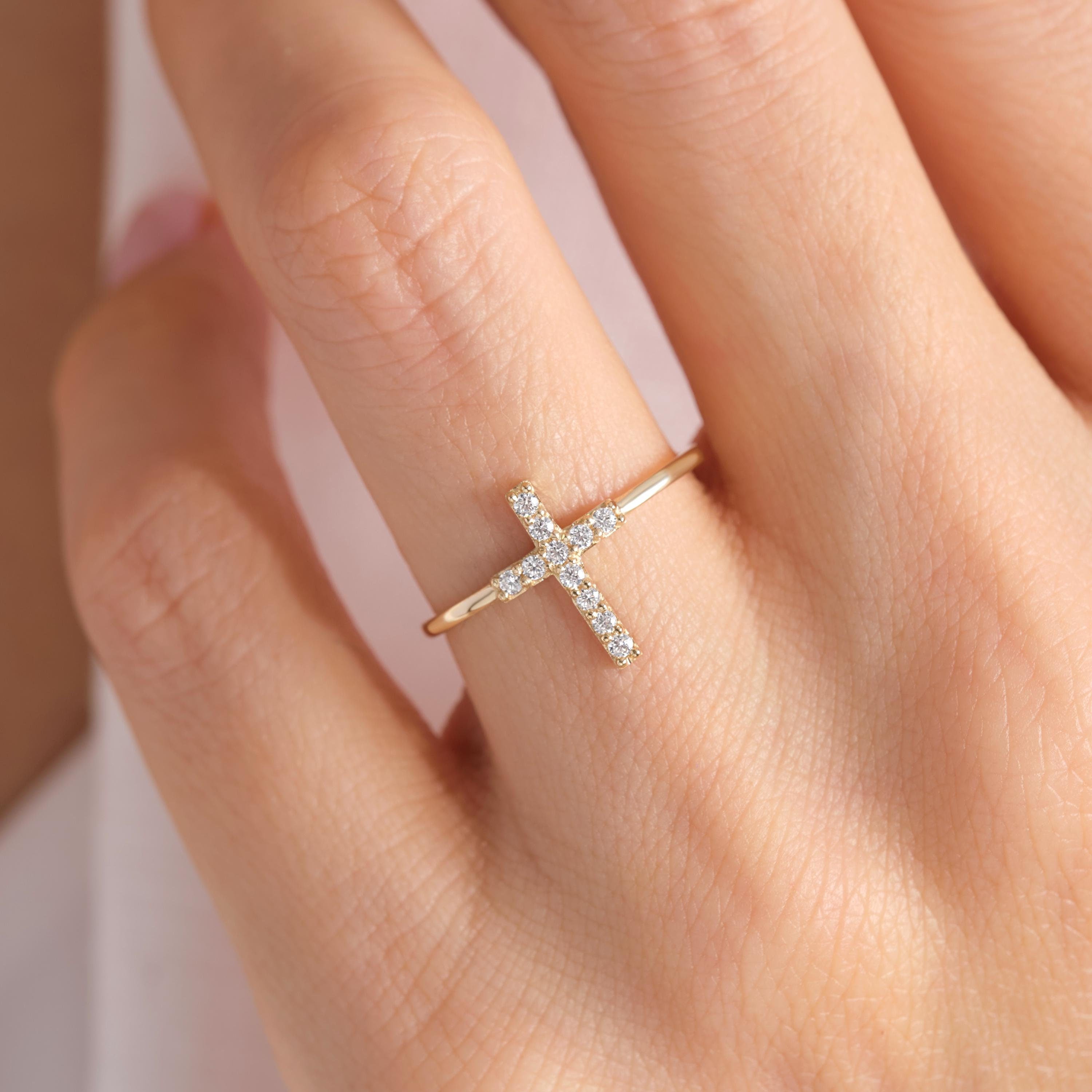 Cross Diamond Stackable Ring – 14K Solid Gold Christian Minimalist Band ✝️✨
Celebrate your faith with elegance. This thin 14K gold band features a sideways cross made of sparkling moissanite or diamond stones — perfect for stacking or wearing solo as a meaningful reminder of love and devotion.