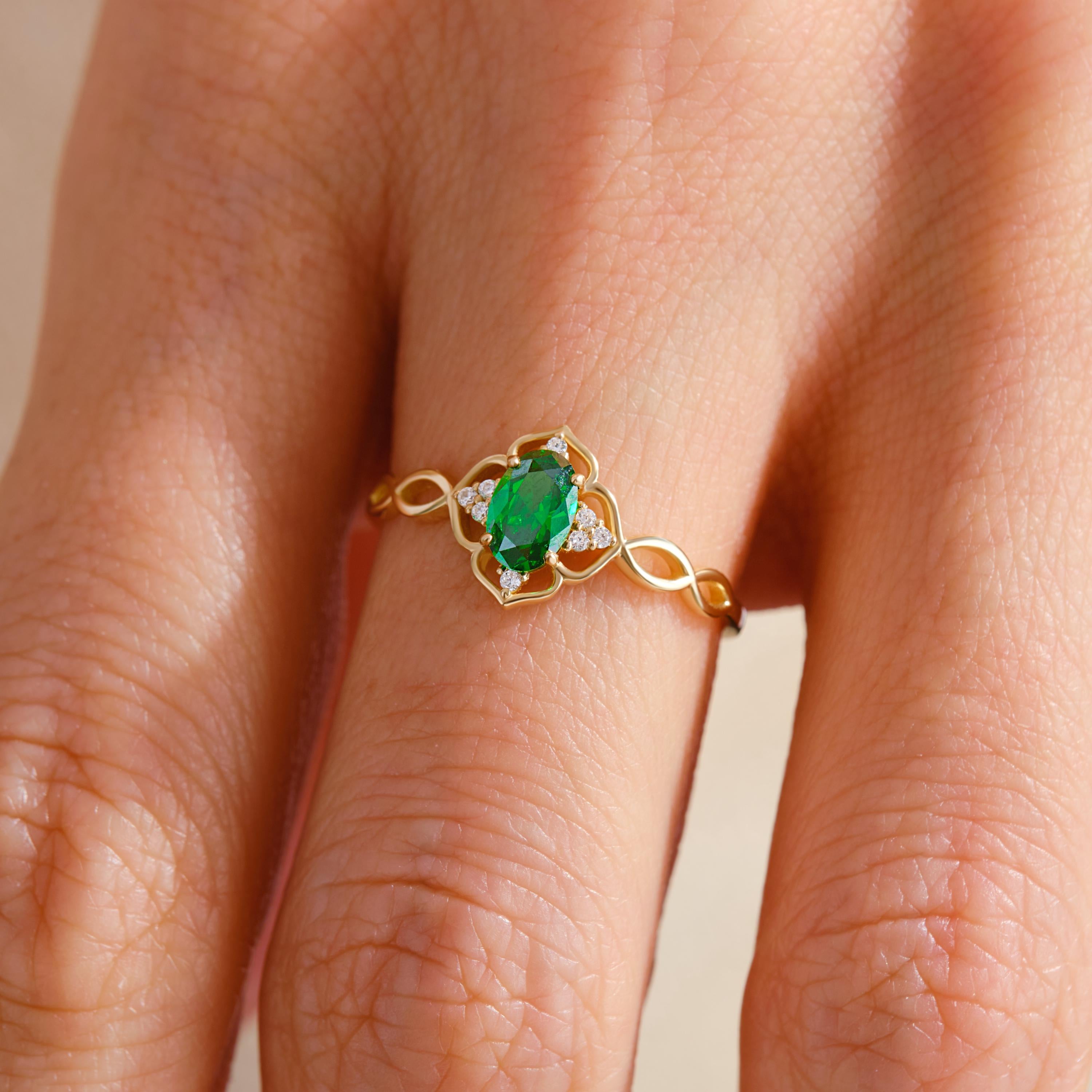 Oval Emerald Engagement Ring – 14K Solid Gold Lace Infinity Band 💚✨
A romantic fusion of elegance and vintage artistry — this oval emerald engagement ring features a vivid green center stone embraced by sparkling side diamonds along a lace-inspired infinity band. Handcrafted in solid 14K gold, its split-shank design symbolizes eternal love, balance, and connection, making it the perfect birthstone or anniversary ring.