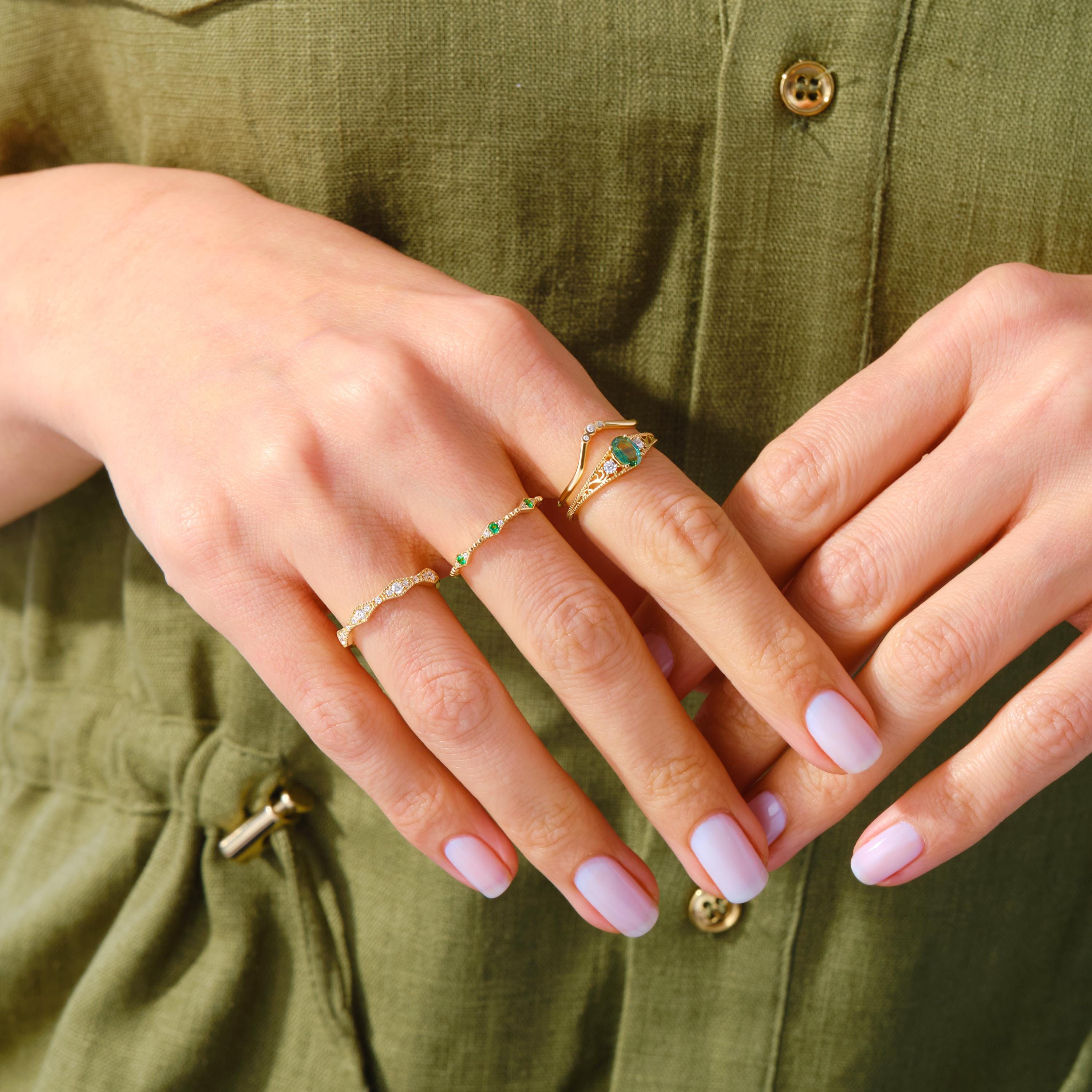 Diamond Chevron Swoop Ring – 10K / 14K / 18K Solid Gold V Band 💎✨
Elegant and modern, this swoop-shaped chevron ring features a trio of shimmering moissanite stones in a graceful V curve. Perfect as a curved wedding band, midi ring, or stacking favorite — this wave-inspired piece adds sparkle and style to any look 🌊💫