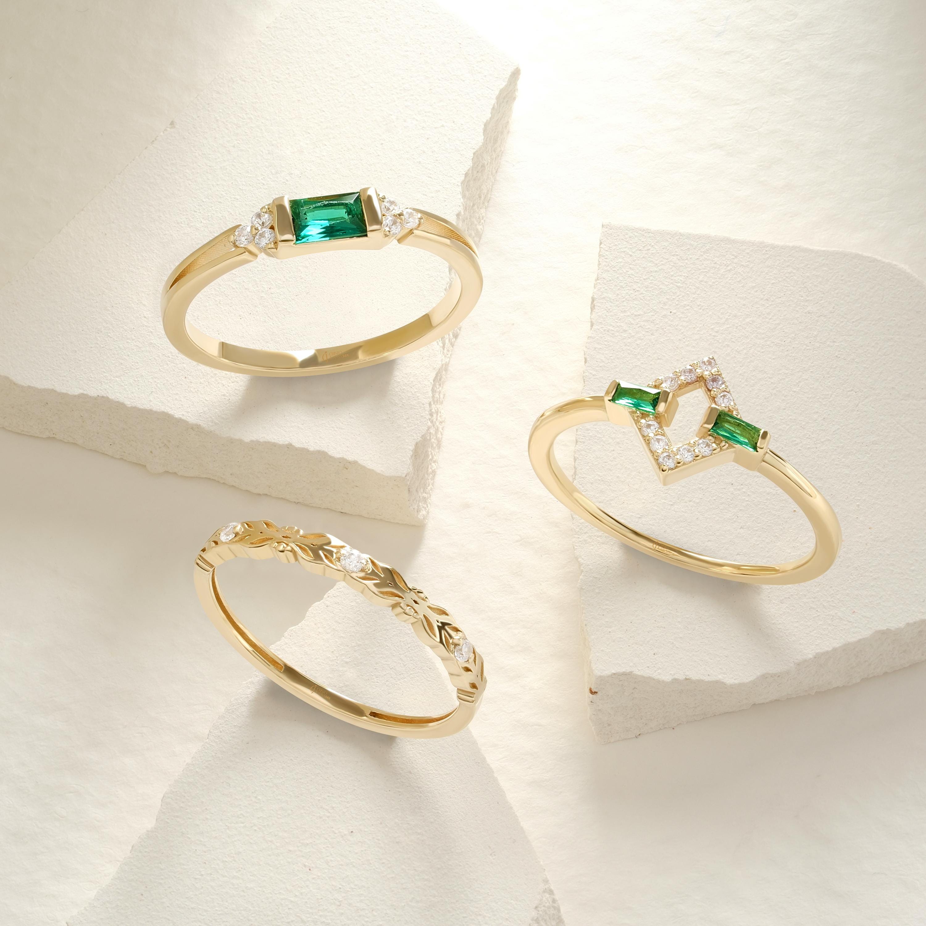Floral Diamond Wedding Band | 14K Solid Gold Flower Moissanite Ring | Botanical Engagement or Promise Ring for Women
🌸 A beautifully detailed floral diamond ring crafted for nature lovers. This botanical-inspired wedding band features delicate flower motifs and sparkling moissanite stones, making it perfect as an engagement ring, promise ring, or stackable band for a romantic soul 💍✨
