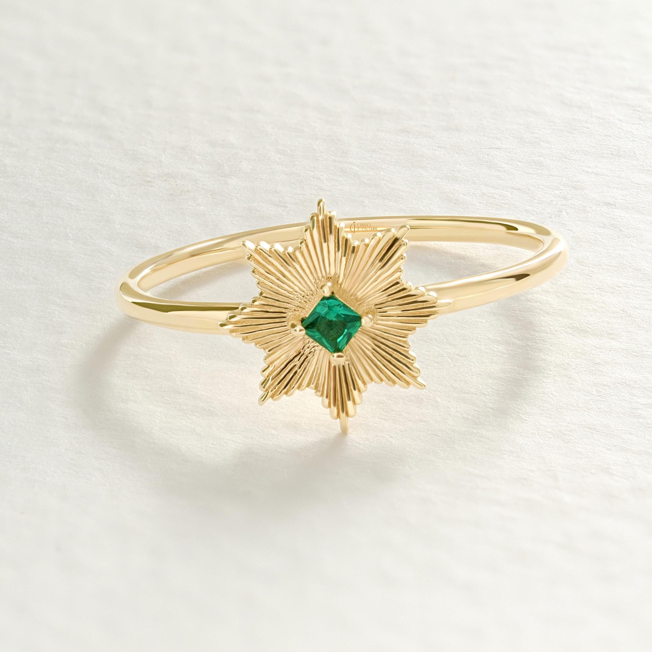 Square Emerald Ring | North Star Shape Band | Vintage Style 14K Gold | Princess Cut Green Birthstone Ring for Her
✨ A dainty and meaningful design! This square emerald ring features a sparkling North Star motif with a vibrant princess-cut emerald, making it a standout piece for everyday wear or a thoughtful gift 🌟💚