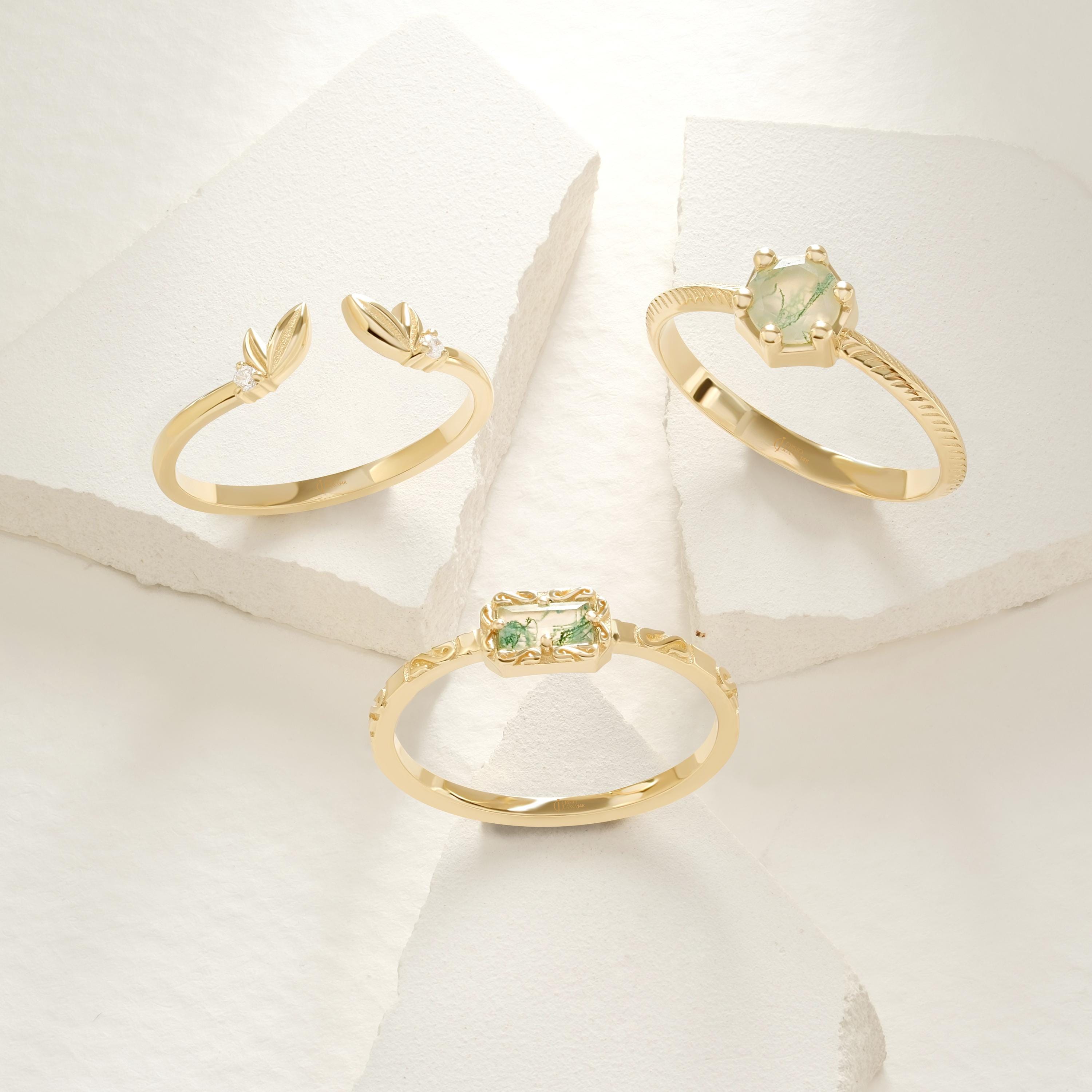 Natural Moss Agate Wedding Ring – 10K / 14K / 18K Solid Gold 🍃💎
A genuine moss agate engagement ring inspired by raw nature’s beauty. The unique green patterns of the 5 mm moss agate stone make each piece truly one-of-a-kind. Perfect for women who love earthy elegance and natural gemstones.