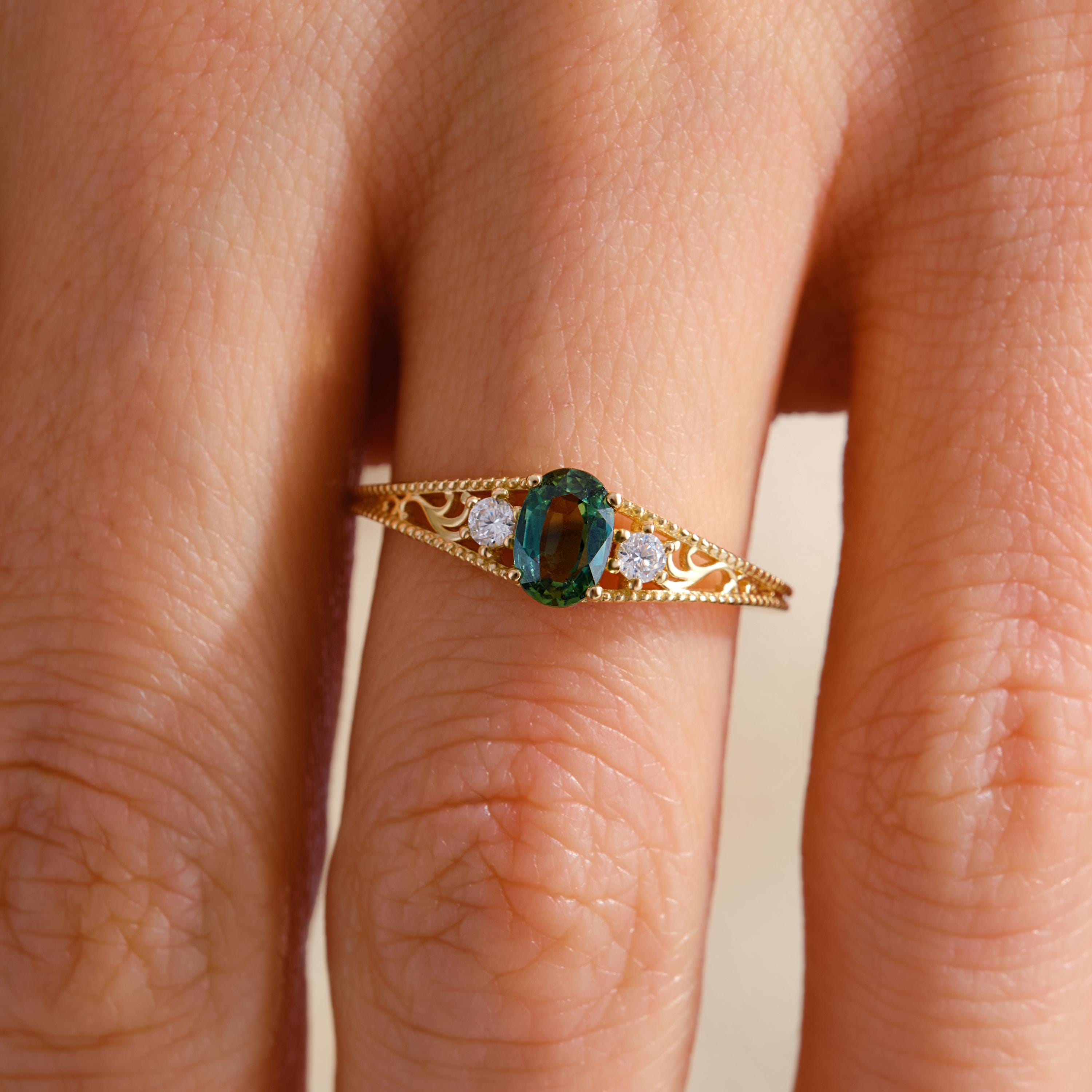 Natural Green Sapphire Ring – 10K / 14K / 18K Solid Gold 💚💎
A timeless engagement and wedding ring featuring a genuine green sapphire accented with sparkling side diamonds. Its elegant vintage style makes it a perfect choice for women who love unique and meaningful jewelry.
