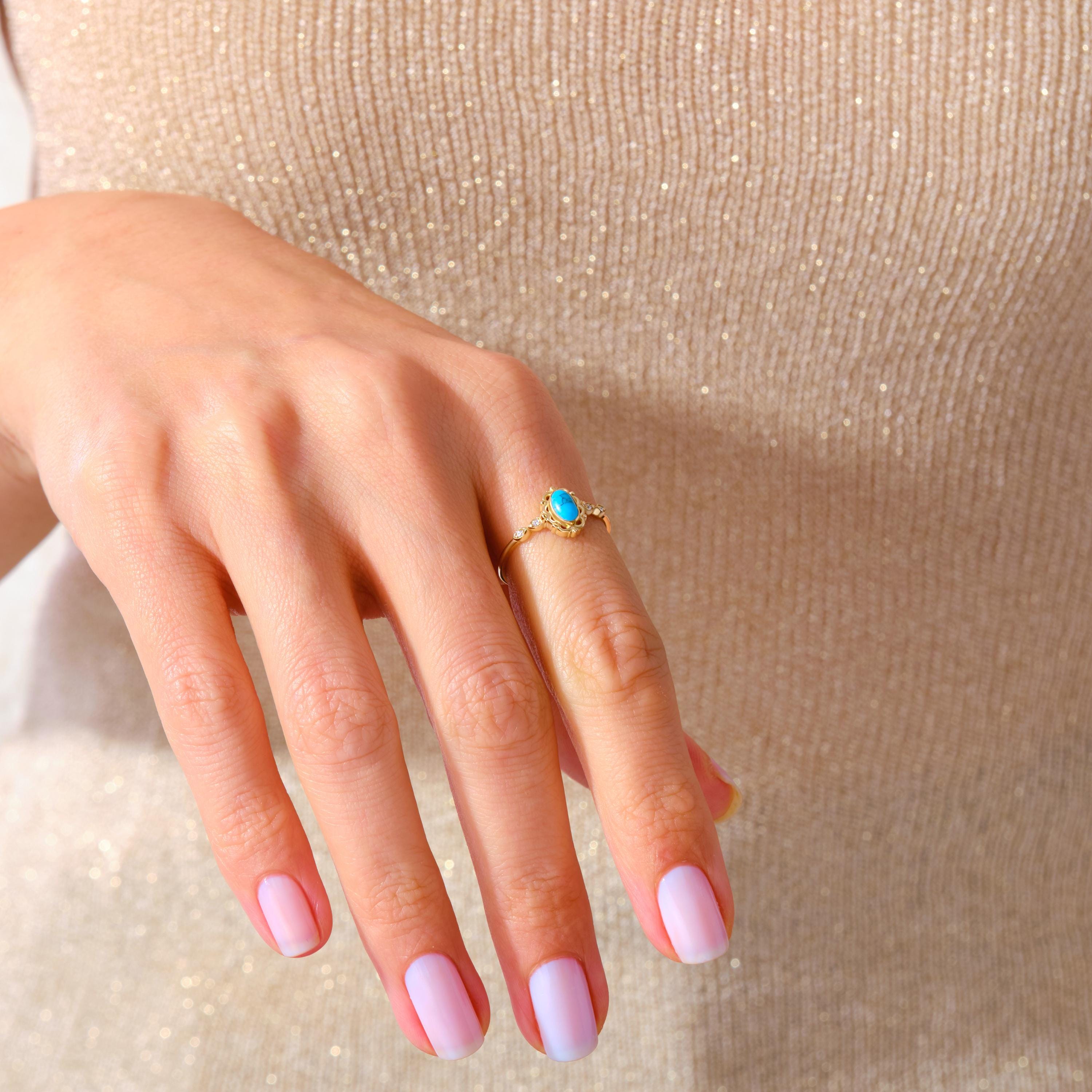 Natural Turquoise Ring – 10K / 14K / 18K Solid Gold 💎🌊
A genuine turquoise engagement and wedding band with sparkling side diamonds. Designed in an Art Deco vintage style, this solid gold ring is perfect for women who love unique and meaningful gemstone jewelry.