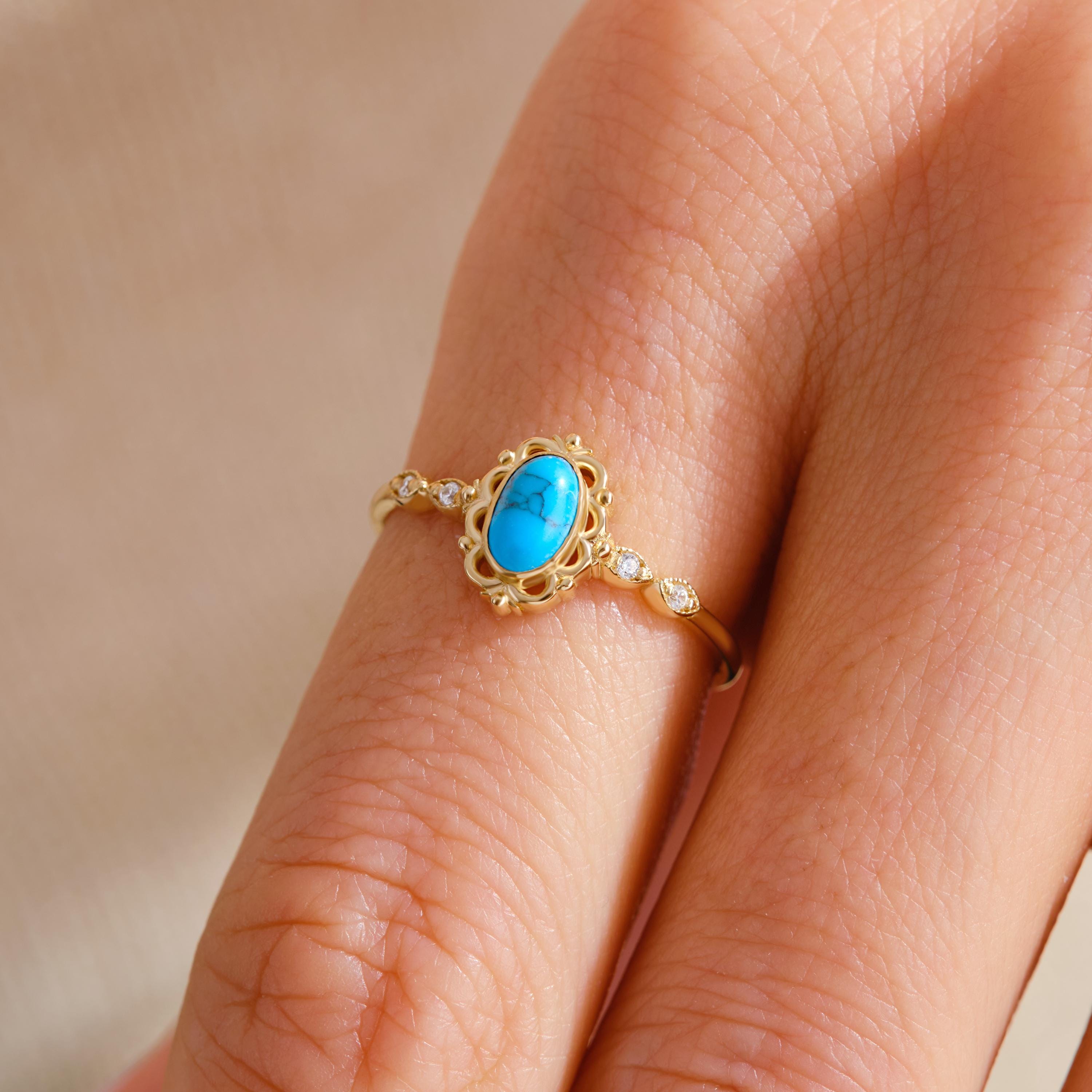 Natural Turquoise Ring – 10K / 14K / 18K Solid Gold 💎🌊
A genuine turquoise engagement and wedding band with sparkling side diamonds. Designed in an Art Deco vintage style, this solid gold ring is perfect for women who love unique and meaningful gemstone jewelry.