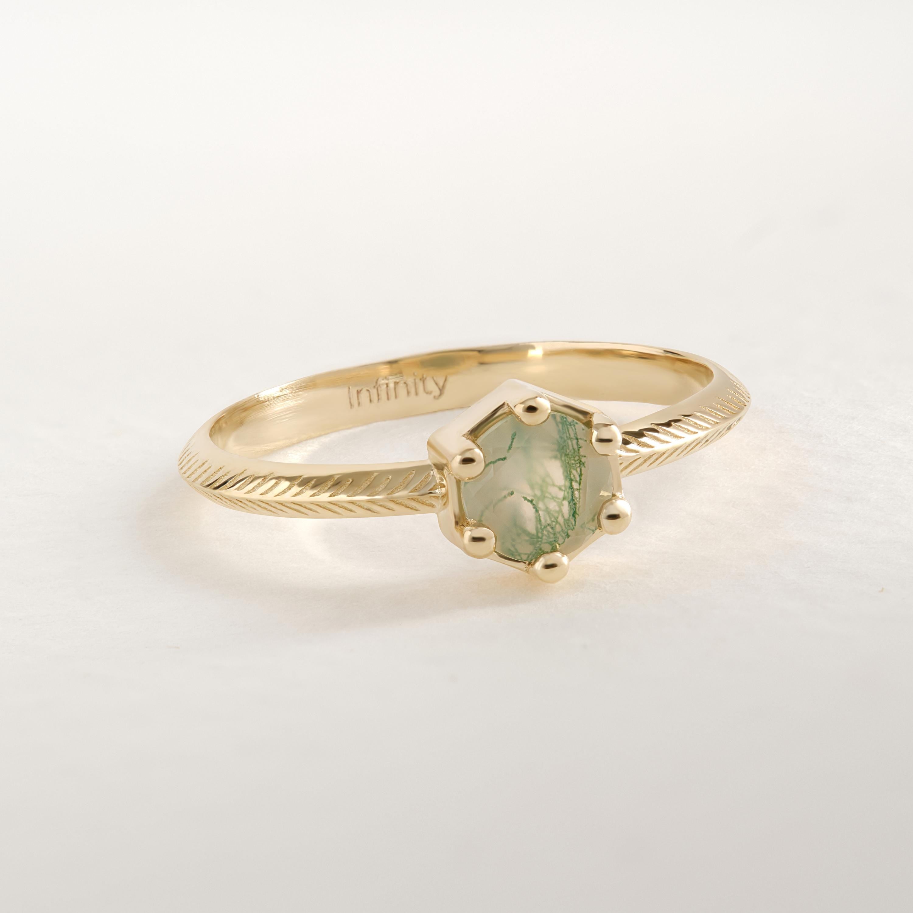 Natural Moss Agate Wedding Ring – 10K / 14K / 18K Solid Gold 🍃💎
A genuine moss agate engagement ring inspired by raw nature’s beauty. The unique green patterns of the 5 mm moss agate stone make each piece truly one-of-a-kind. Perfect for women who love earthy elegance and natural gemstones.