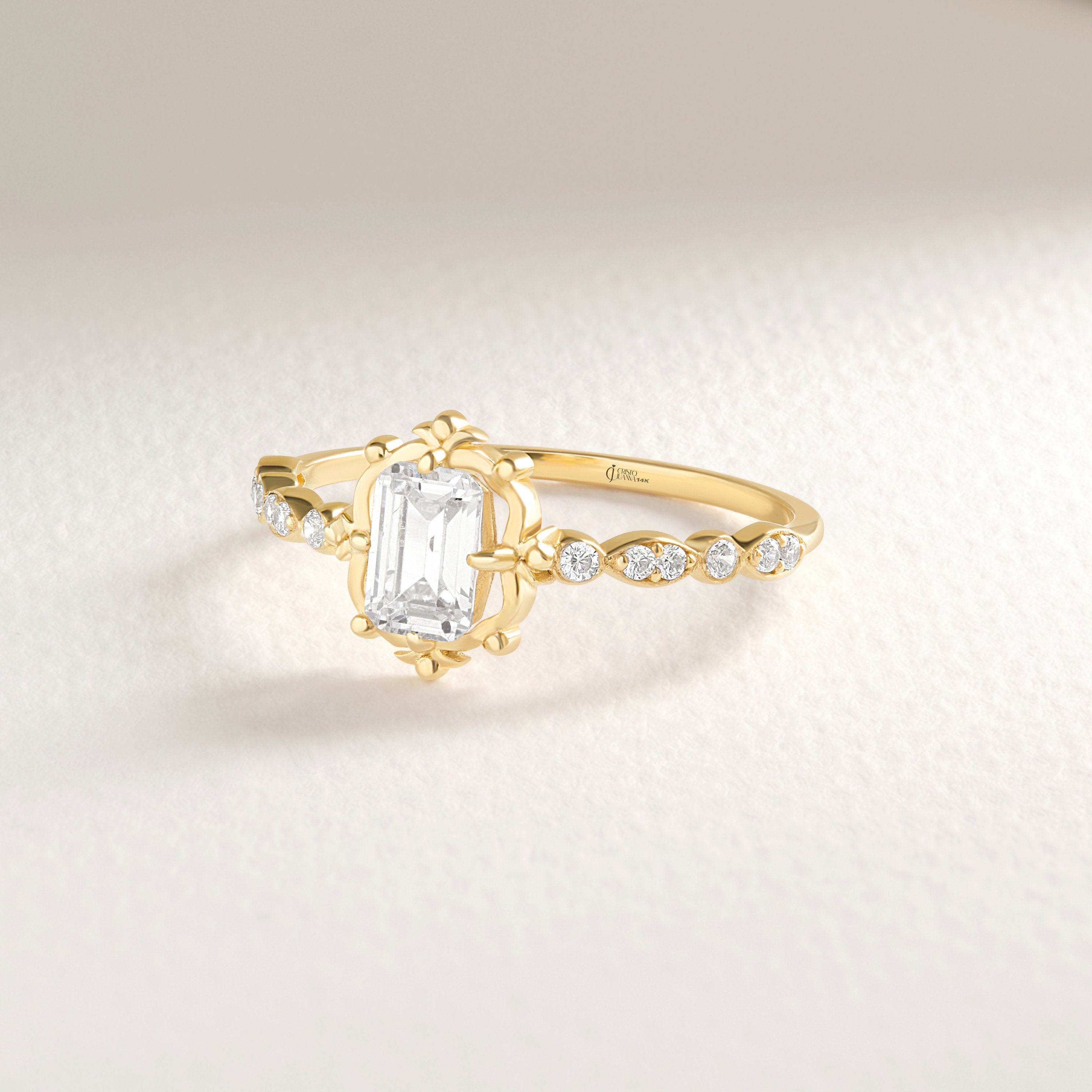 Emerald Cut Diamond Stackable Ring – 10K / 14K / 18K Solid Gold 💎✨
A modern yet timeless rectangle emerald-cut diamond ring, accented with sparkling round side stones. Its slim band design makes it perfect as a wedding band, promise ring, or stackable everyday piece.