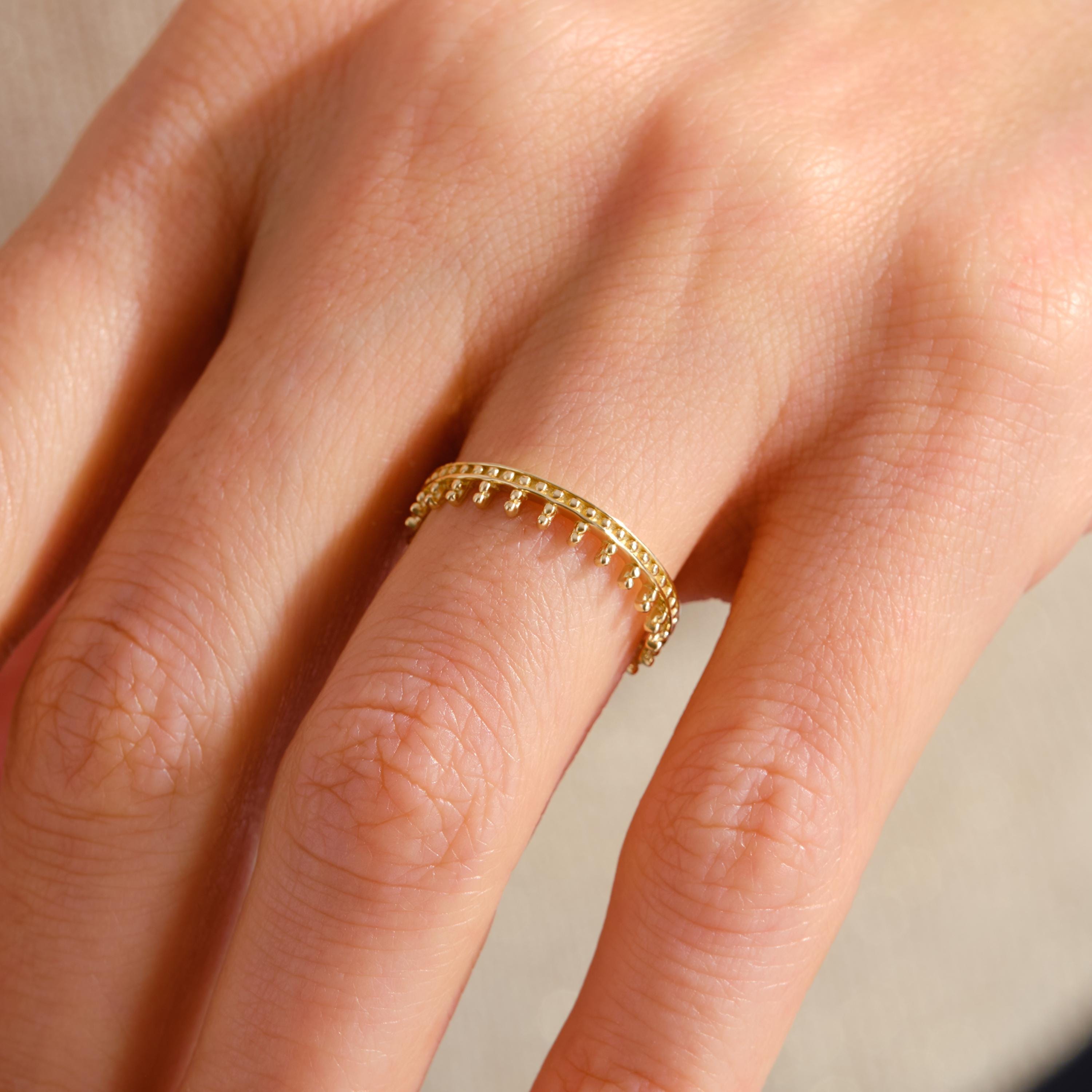 Crown Stacking Princess Ring – 10K / 14K / 18K Solid Gold 👑✨
A royal-inspired crown band designed for stacking or wearing as a bold statement ring. Its tiara-like shape makes it a meaningful gift for special occasions and a unique piece to celebrate elegance and strength.