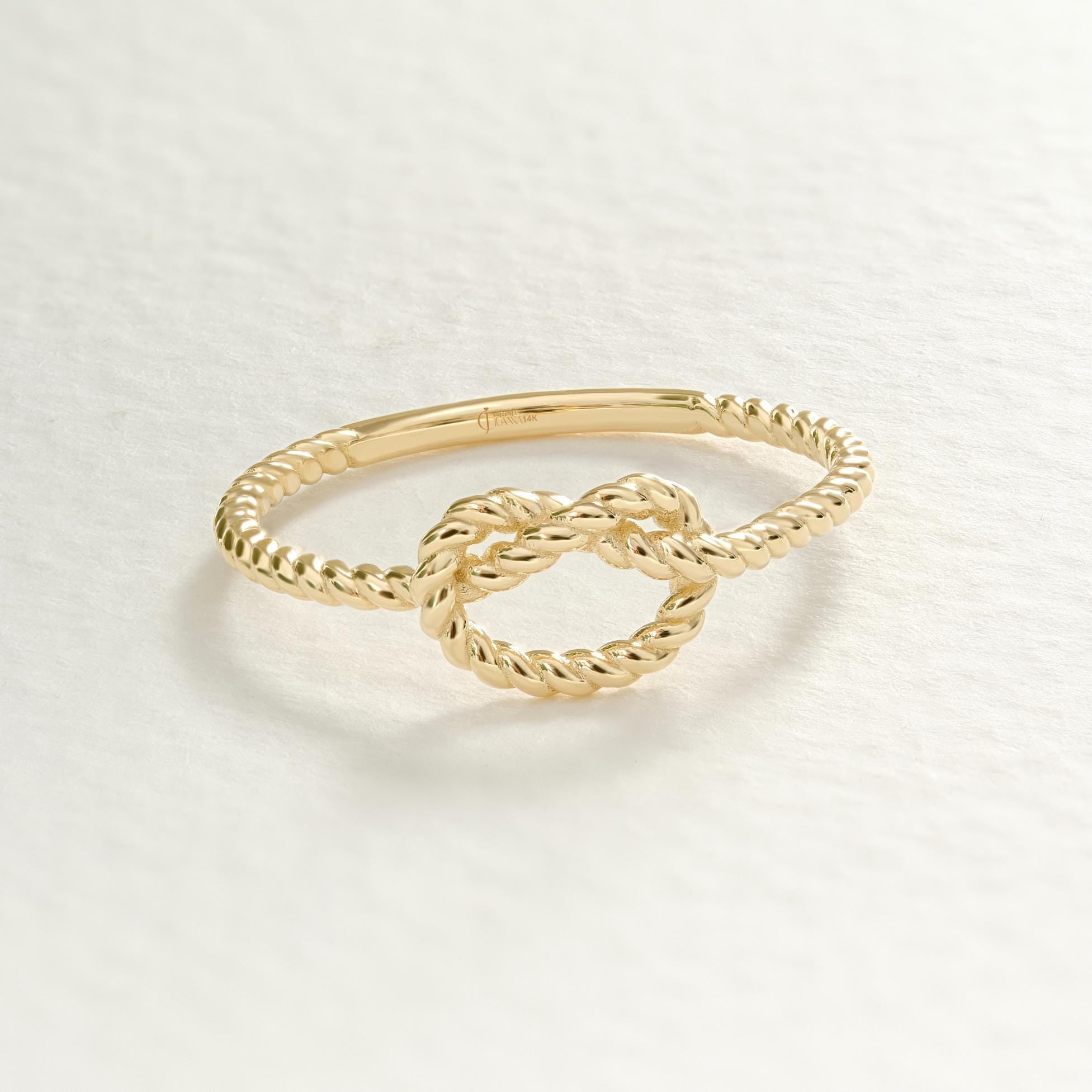 Dainty Twist Knot Ring – Solid Gold Infinity Love Ring ✨💍
A delicate and timeless twist knot design symbolizing love, friendship, and eternity. Perfect as a promise ring, best friend gift, or a meaningful everyday piece. Handcrafted for elegance and durability.