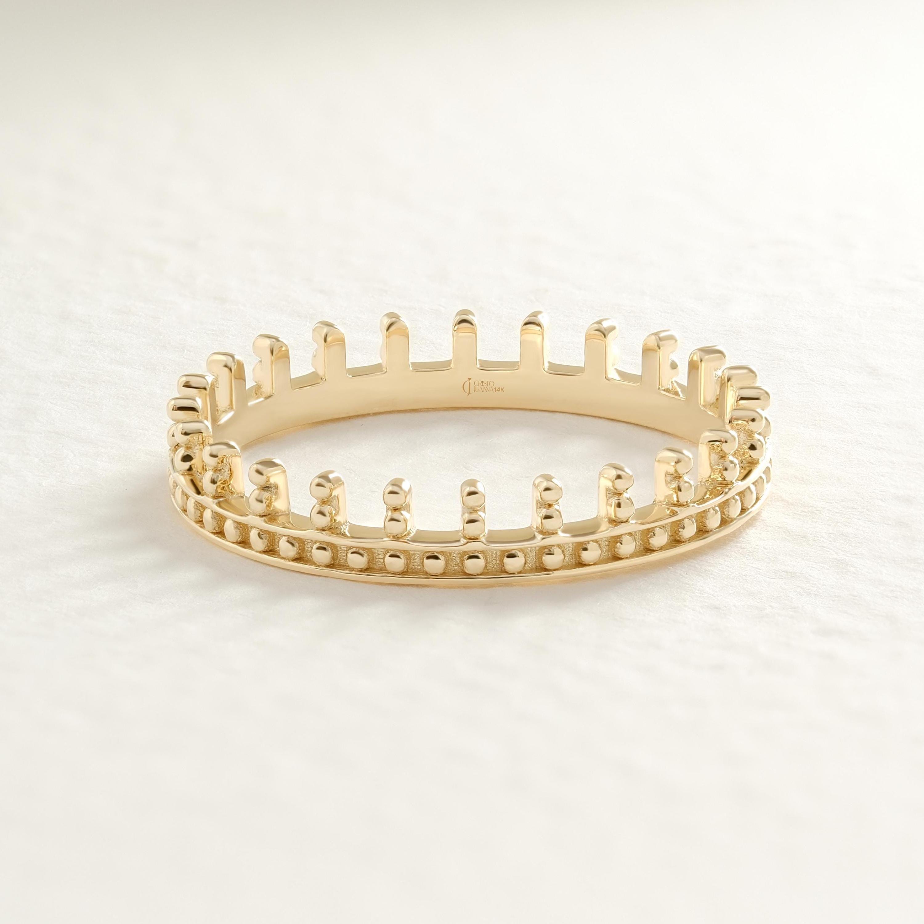 Crown Stacking Princess Ring – 10K / 14K / 18K Solid Gold 👑✨
A royal-inspired crown band designed for stacking or wearing as a bold statement ring. Its tiara-like shape makes it a meaningful gift for special occasions and a unique piece to celebrate elegance and strength.