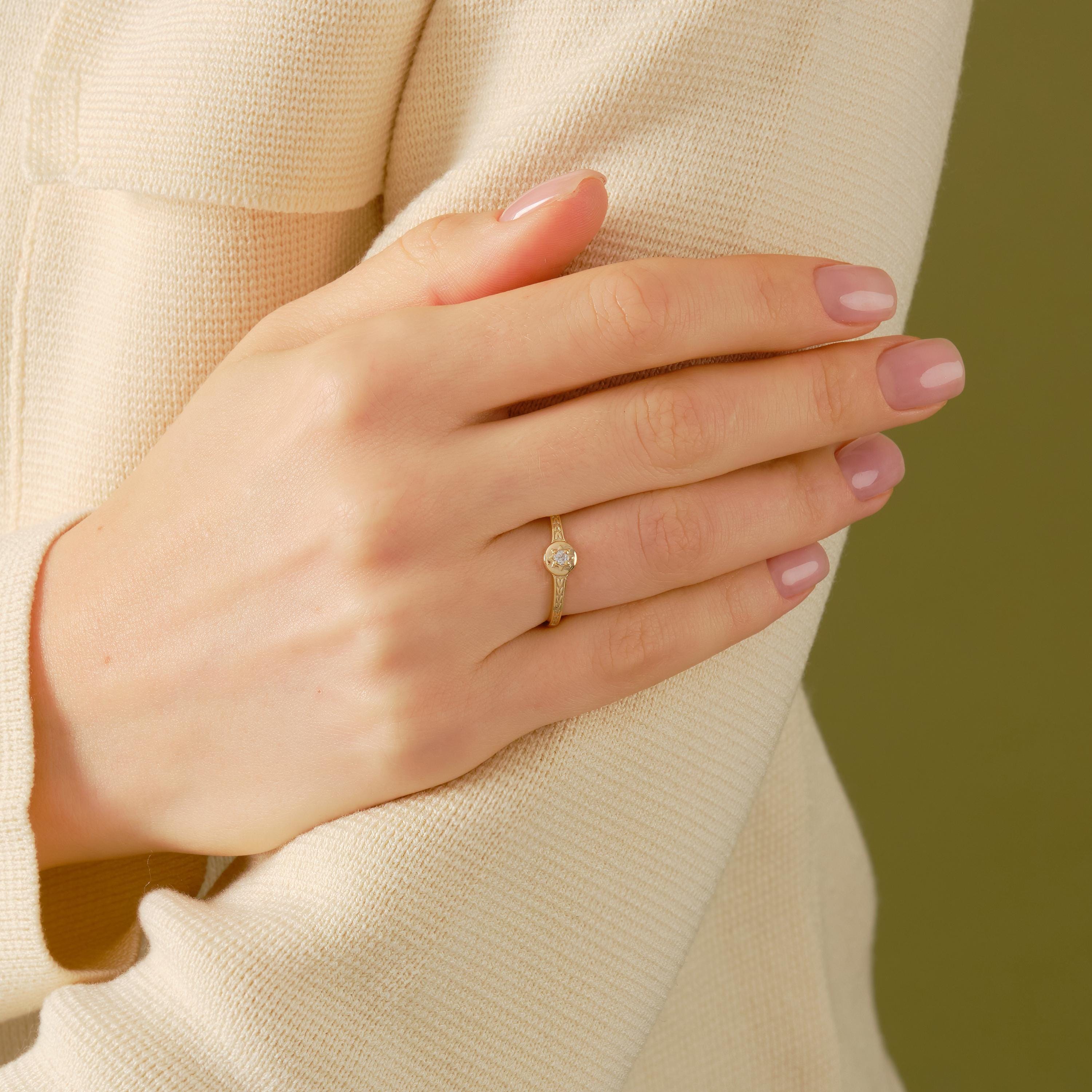 💍 Round Diamond Ring | 14K Solid Gold Braided Texture Band – Vintage Floral Style

This timeless round diamond ring features a delicate braided and floral textured band, designed to reflect vintage charm with a modern minimalist touch. The sparkling round-cut center stone is set securely to enhance brilliance, making this ring a perfect choice for everyday elegance or meaningful occasions.

Handcrafted from solid gold, this refined design is ideal as a diamond wedding ring,