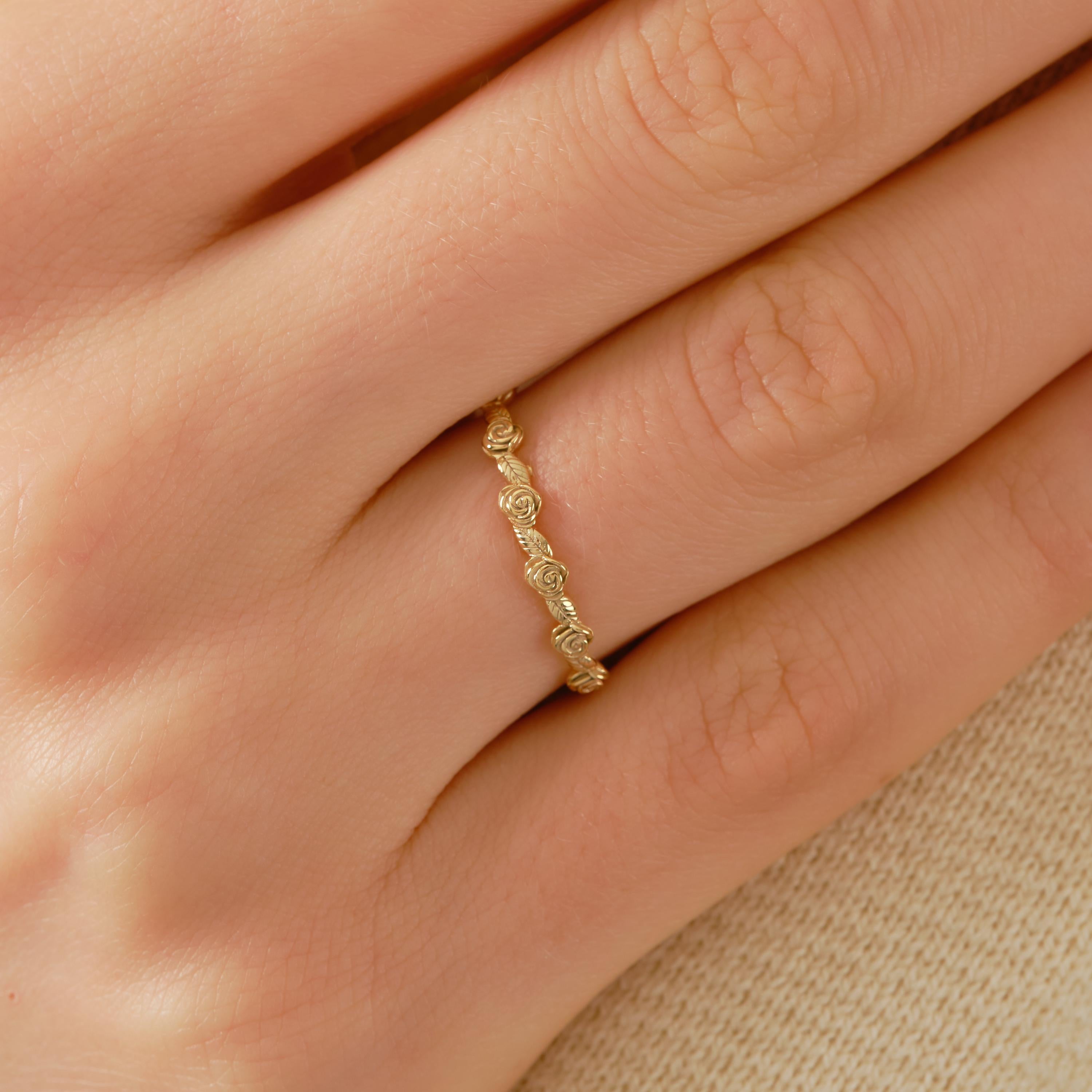 🌸 Rose Texture Band Ring | 14K Solid Gold Floral Daisy Band – Nature Inspired Jewelry

Celebrate natural beauty with this elegant rose texture band ring, featuring delicate floral daisy and ivy leaf textures wrapped around a slim solid gold band. Handcrafted with care, this timeless design reflects nature-inspired artistry blended with vintage charm. Its lightweight and comfortable structure makes it perfect for everyday wear or meaningful occasions.