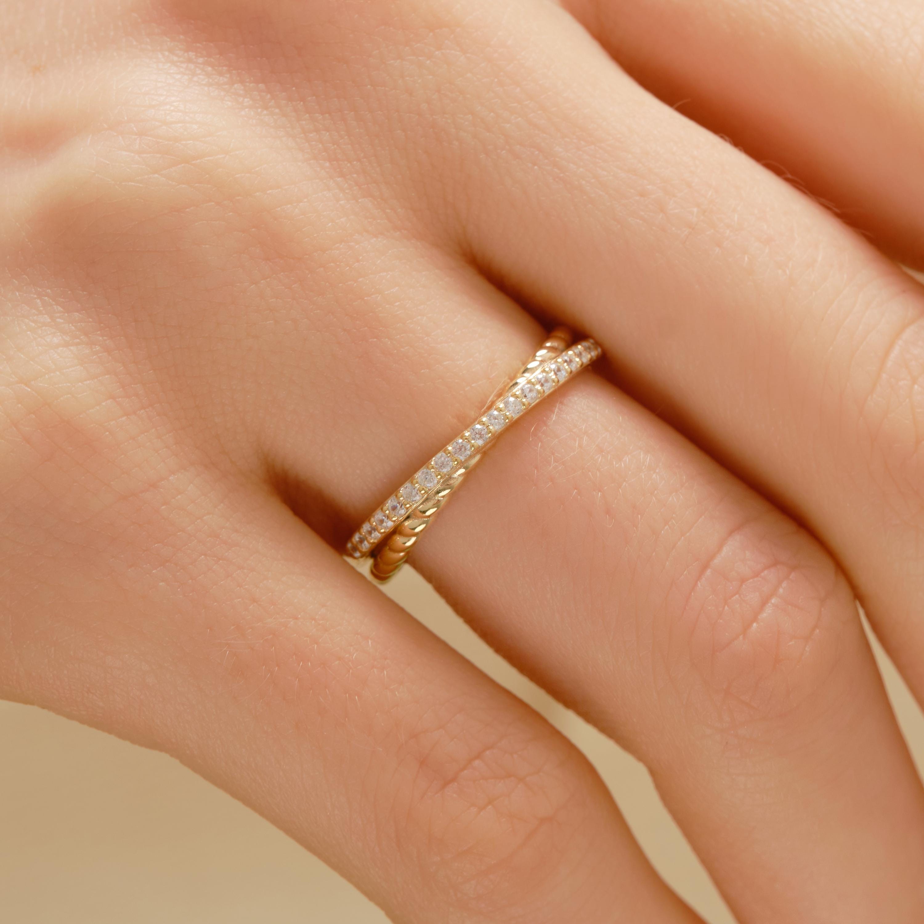 ✨ Criss Cross Diamond Ring | 14K Solid Gold Twisted Rope Band

Modern elegance meets timeless craftsmanship in this stunning Criss Cross Diamond Ring. Designed with a graceful X-shaped (criss-cross) silhouette and a textured twisted rope band, this ring blends minimalism with brilliance—perfect for everyday luxury and meaningful moments.