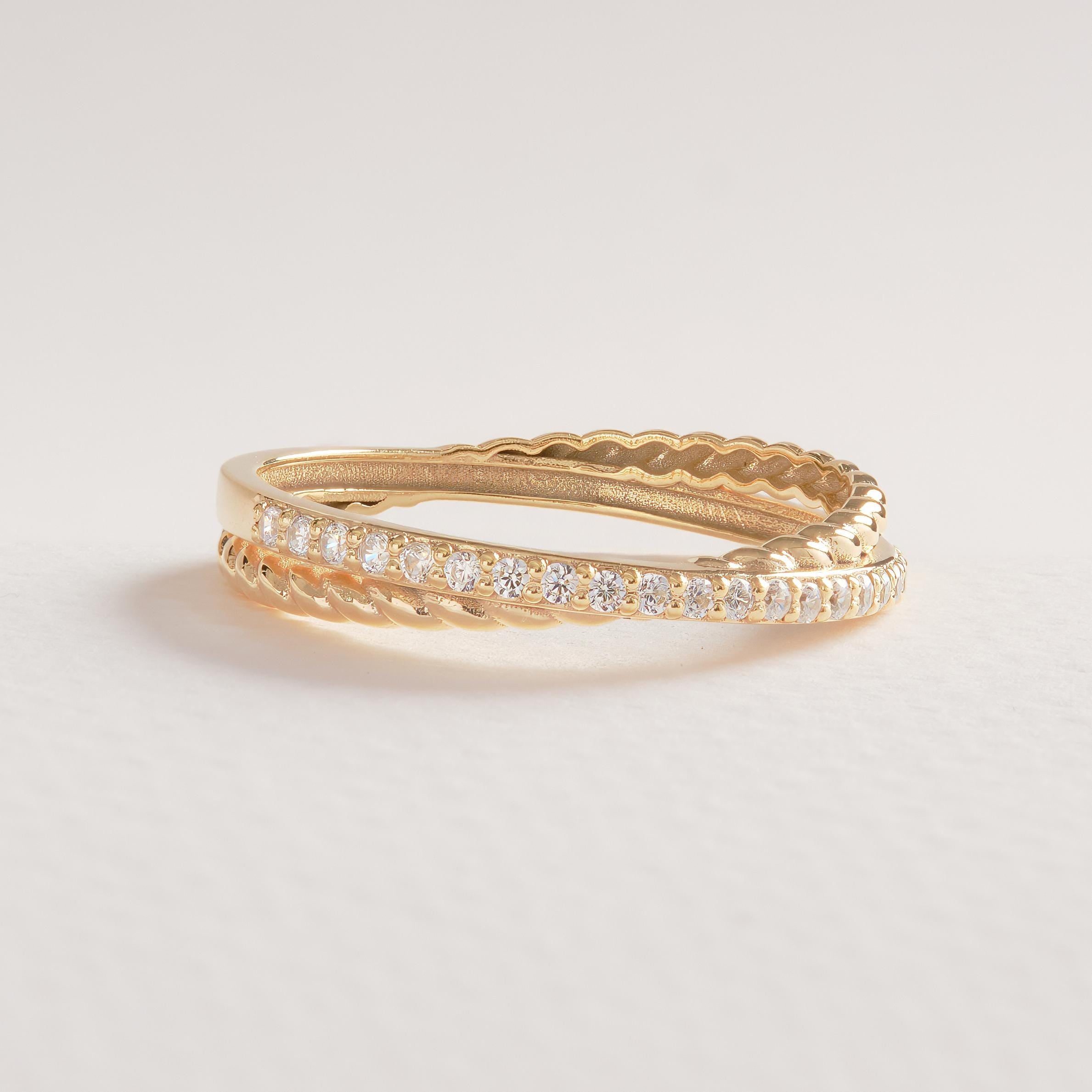 ✨ Criss Cross Diamond Ring | 14K Solid Gold Twisted Rope Band

Modern elegance meets timeless craftsmanship in this stunning Criss Cross Diamond Ring. Designed with a graceful X-shaped (criss-cross) silhouette and a textured twisted rope band, this ring blends minimalism with brilliance—perfect for everyday luxury and meaningful moments.