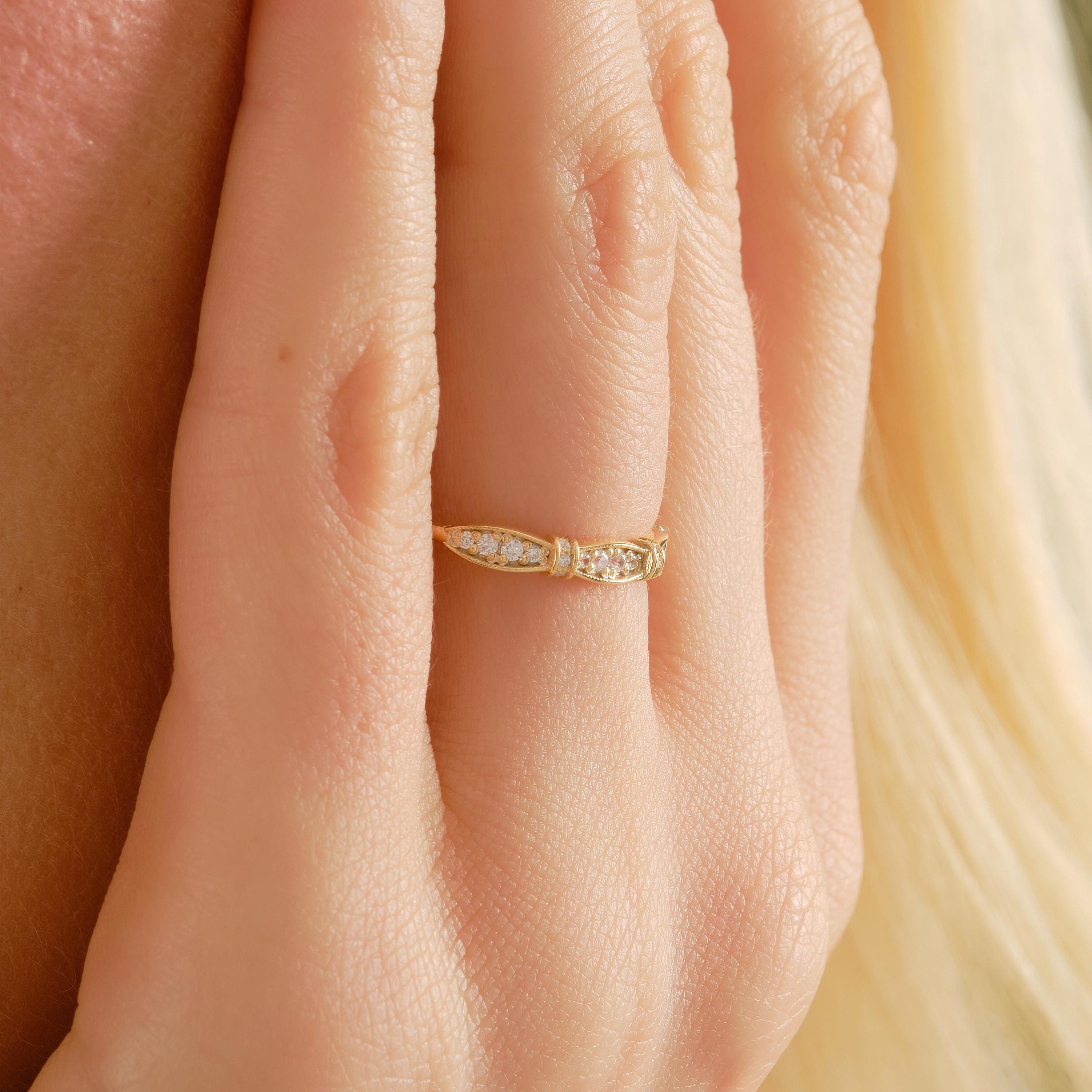14K Solid Gold Peridot Ring, Oval Birthstone Ring with Side Diamond Band, Peridot Green Gemstone Rings for Women