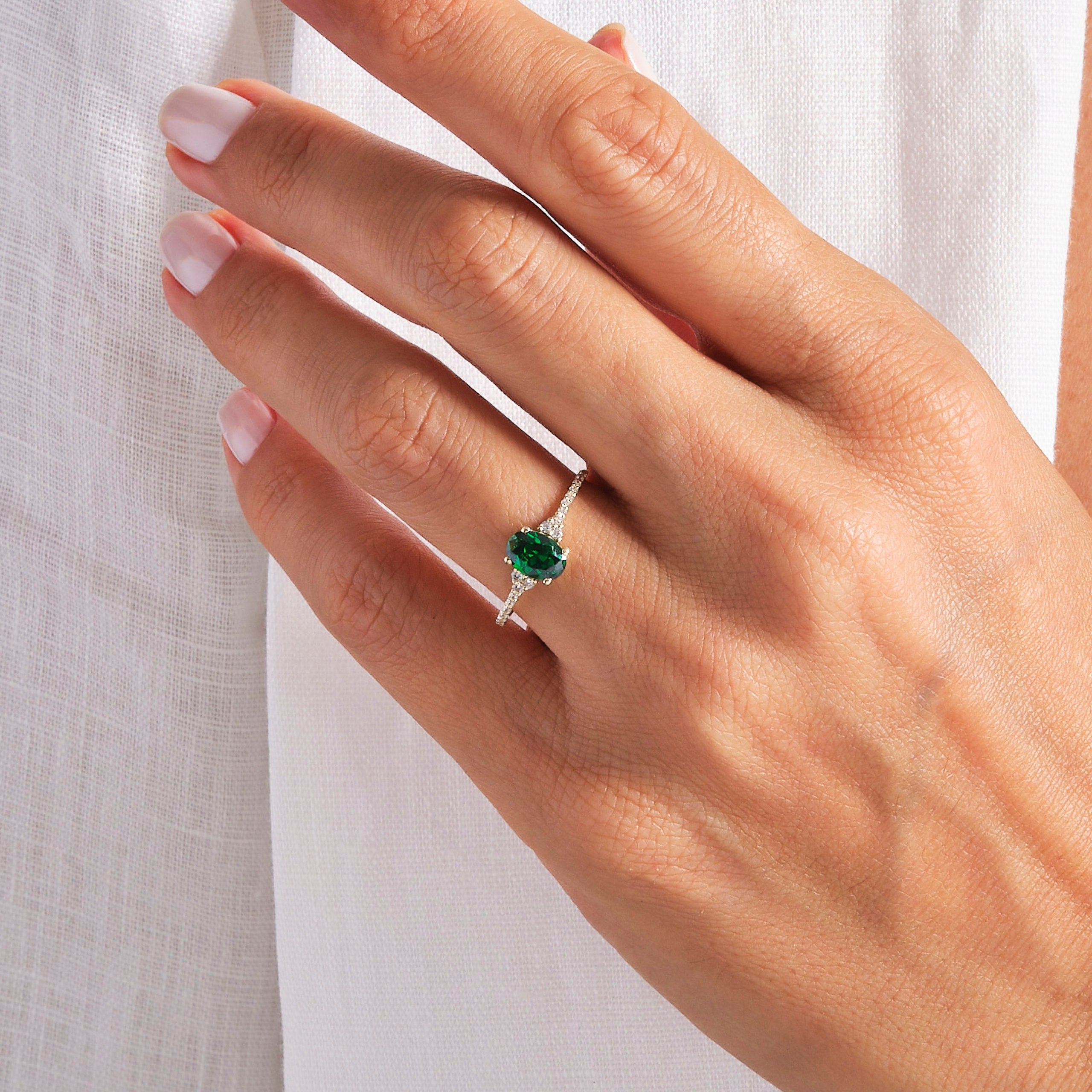 Oval Emerald Engagement Ring – 14K Solid Gold with Side Diamonds 💚✨
Refined, radiant, and meaningful — this Oval Emerald Engagement Ring brings together timeless elegance and modern sparkle. The deep green emerald at its center symbolizes love and renewal, while the shimmering side moissanites add a touch of brilliance for a truly captivating finish.